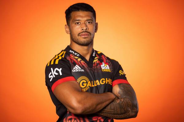 Etene Nanai-Seturo Re-Signed